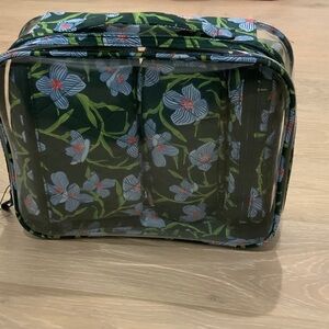 Vera Bradley Charlotte Stems Cosmetic Set. NWT.